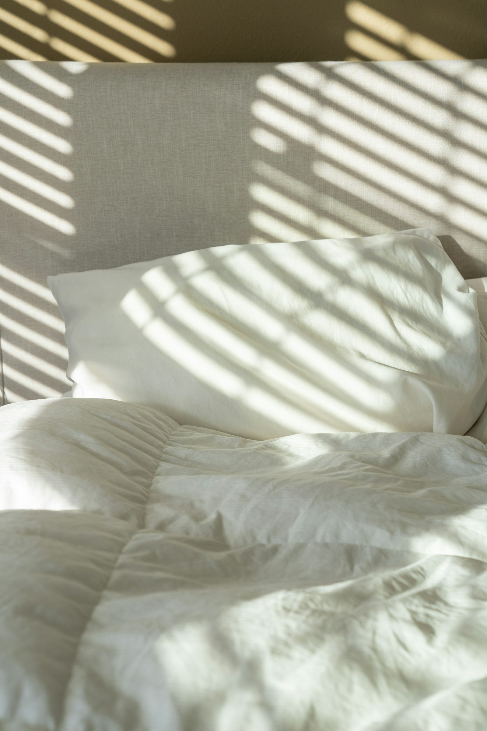Freshly made bed with clean linen, Silv's Cleaning